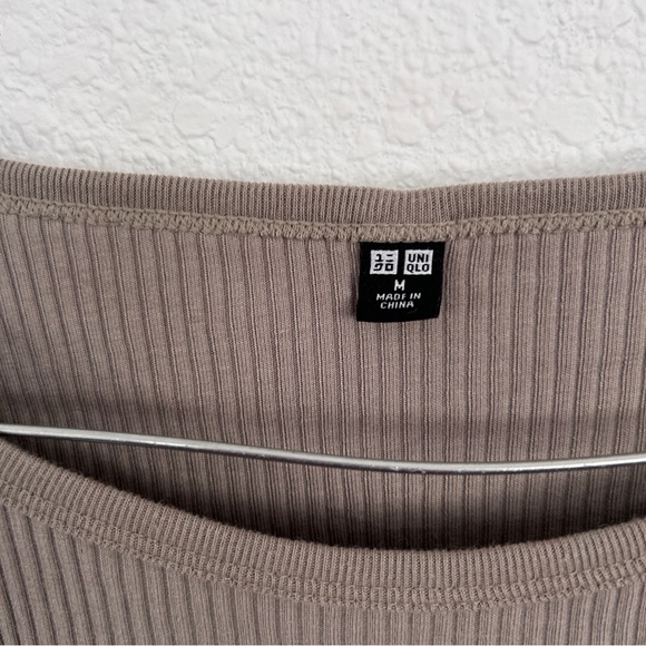 Uniqlo Cropped Ribbed Tee - Picture 3 of 3